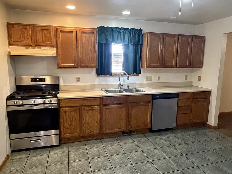 50 N Kimberly Ave #1 — Photo 2