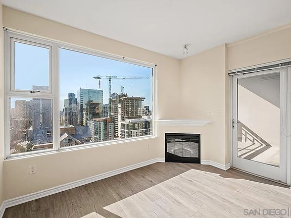 4th image of 300 W Beech St Unit 2001