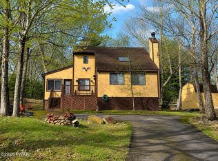 328 Maple Ridge Dr, Lords Valley, PA 18428