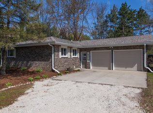 W2896 Oak Rd, Ixonia, WI 53036