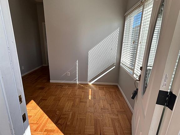 3rd image of 512 Elm Ave