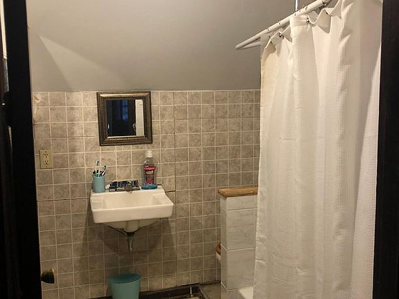 Bathroom with tub and updated tile behind the curtain!