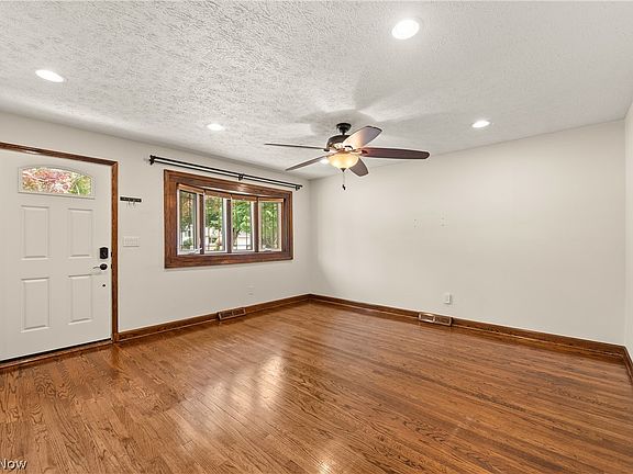4th image of 13901 Franklyn Blvd