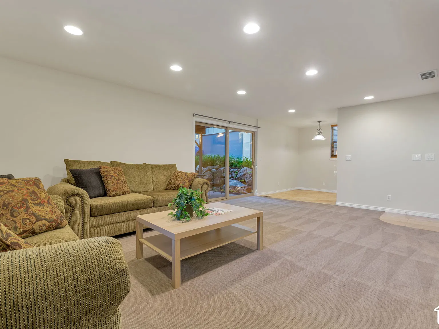 2 bed, 1100 sqft, $2,300 — Photo 1