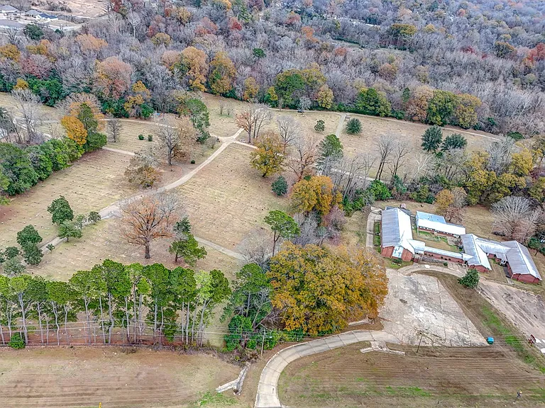 6889 Paxton Rd — Photo 5