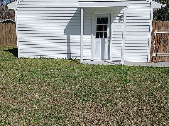 3rd image of 858 Waters Rd