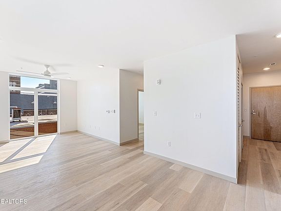 4th image of 515 Cafego Pl #401