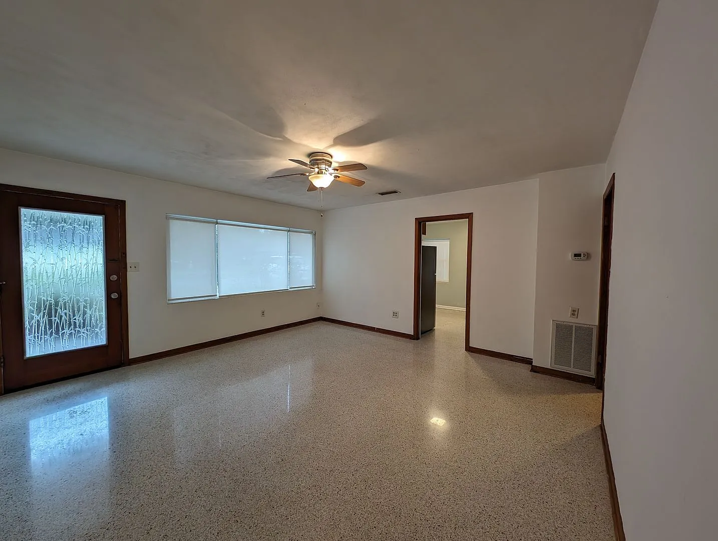 2/1) Experience the charm of this mid-century modern apartment — Photo 4