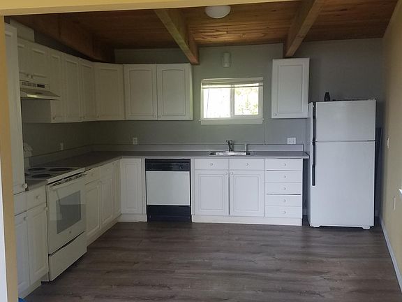 Full kitchen with plenty of cabinet space