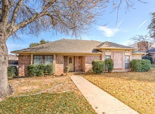 2812 Clearmeadow Dr, Bedford, TX 76021