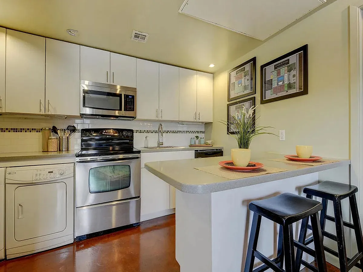 Lone Star Lofts — Photo 1
