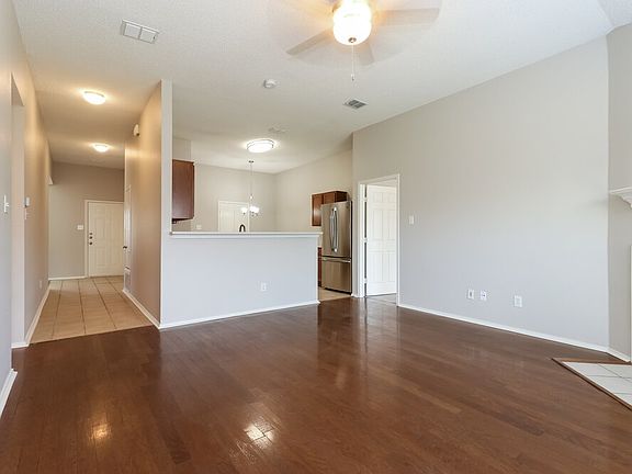 3rd image of 816 Beaver Creek Dr
