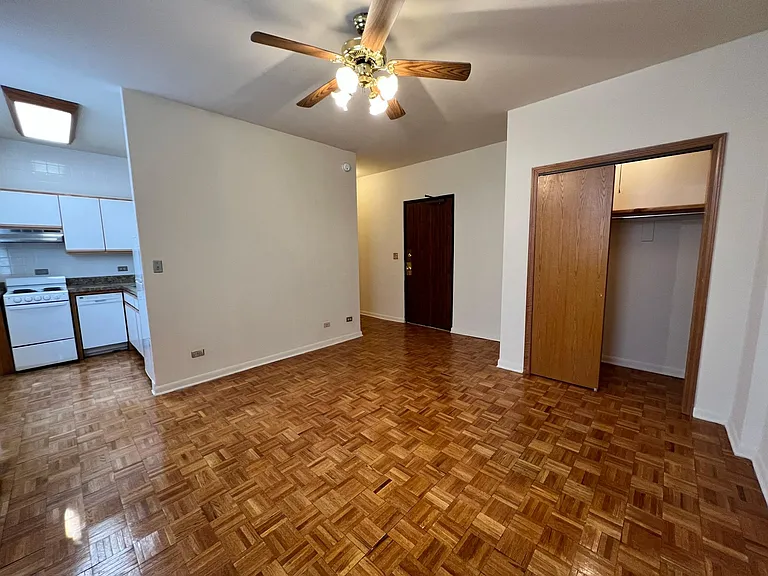 620 W Belmont — Photo 16