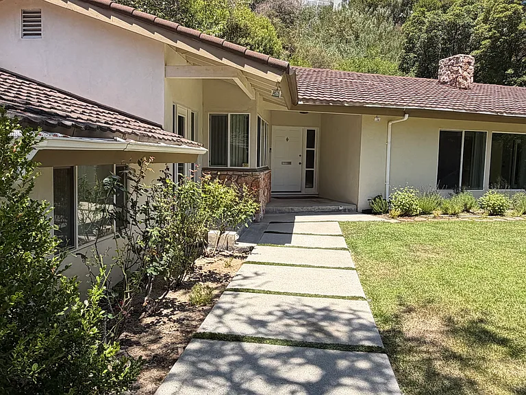 1385 Greenmont Dr — Photo 5