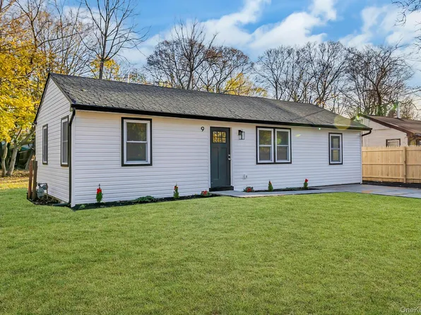 9 Lewis Street, Riverhead, NY 11901