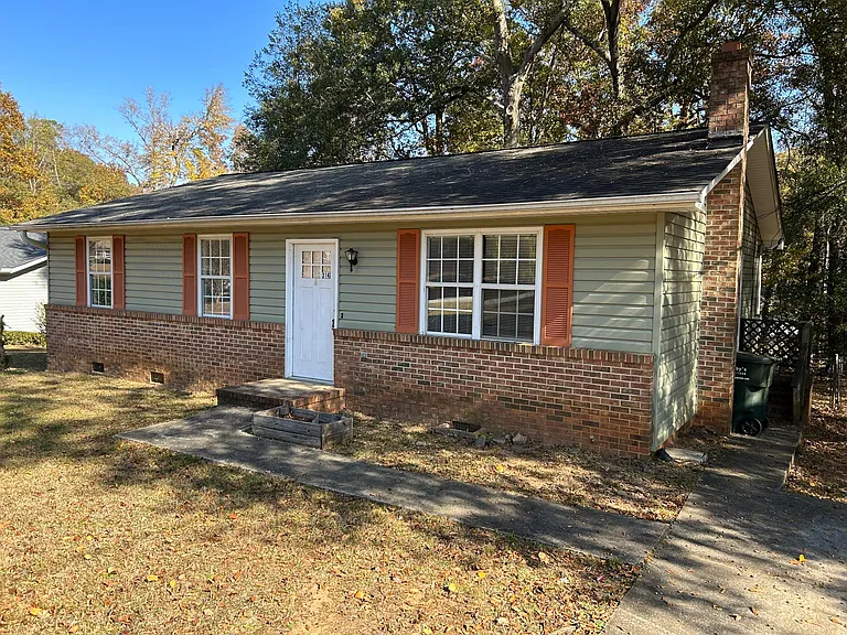 314 Barry Dr — Photo 2
