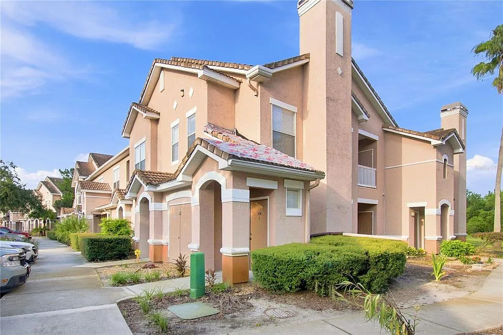 2 bed, 2.0 bath, 1175 sqft, $1,900 — Photo 1