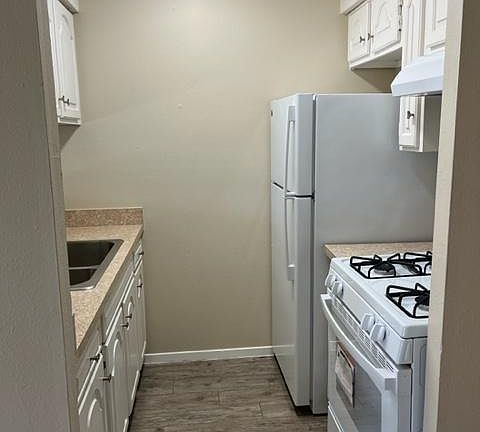 3rd image of 8609 Putnam Dr APT B