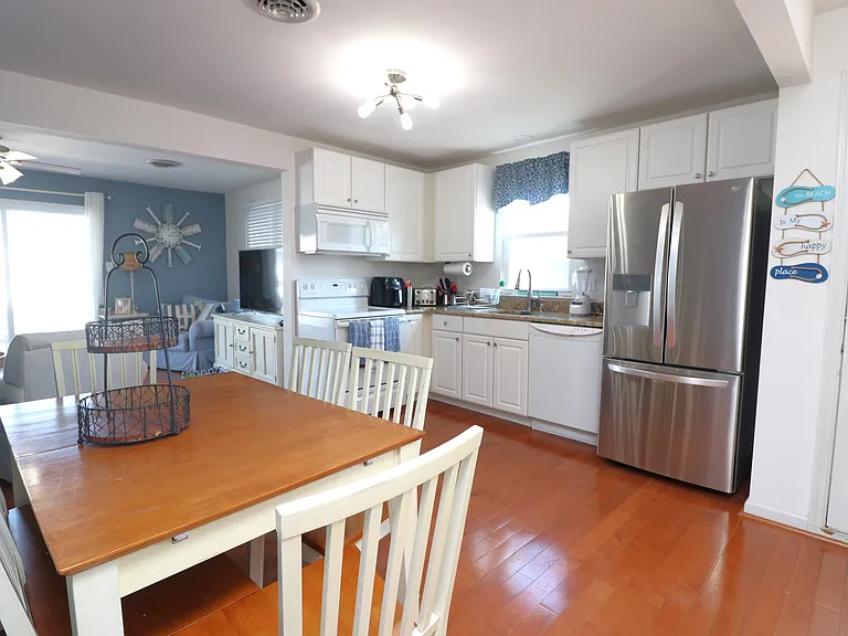 20 N Clermont Ave #B — Photo 11