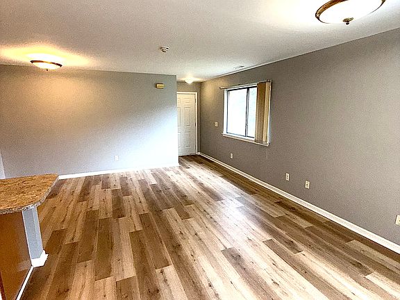 4th image of 42760 Lilley Pointe Dr