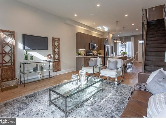 5th image of 1026 Hyde St