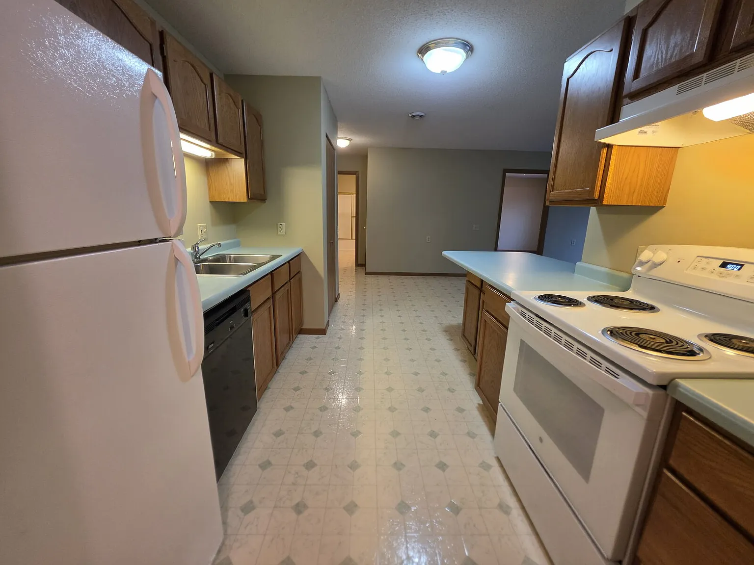 2 bed, 1.5 bath, 1000 sqft, $1,095 — Photo 1