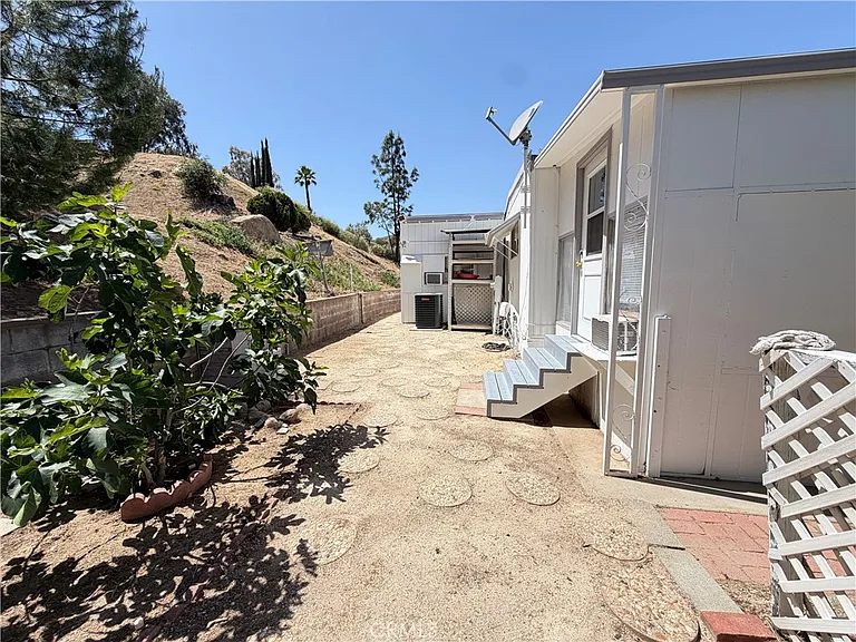 22895 Skylink Dr — Photo 12