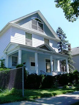 4 bed, 2000 sqft, $1,760 — Photo 1