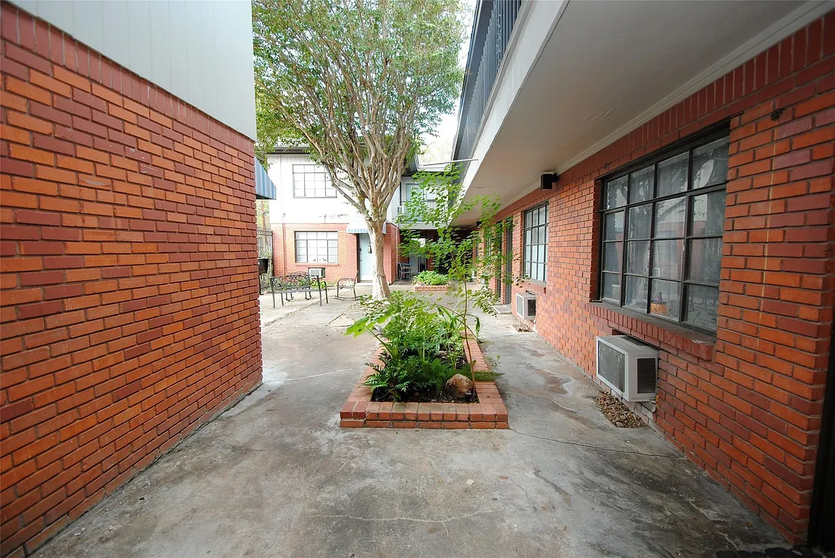 Building Photo - 2501 Yoakum Blvd #16