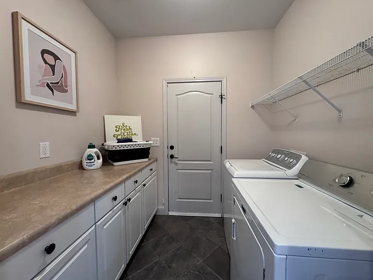 321 N Summit Ave — Photo 10
