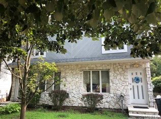 22 Kirkwood Rd, Port Washington, NY 11050