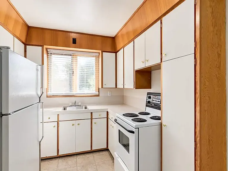 549 Belfast St SE #5 — Photo 9