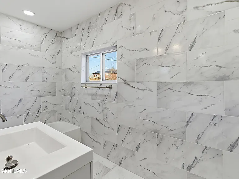 105 Floyd Ln — Photo 10