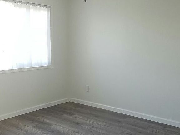 3rd image of 1240 W Gardena Blvd APT 04