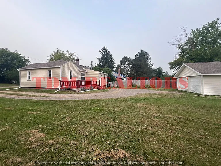 1029 Burns St — Photo 6