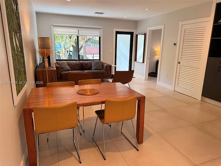 360 NW 40th St — Photo 5
