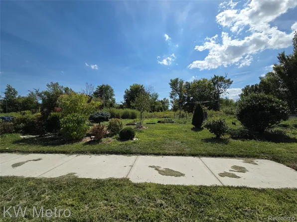 14166 Mayfield St, Detroit, MI 48205