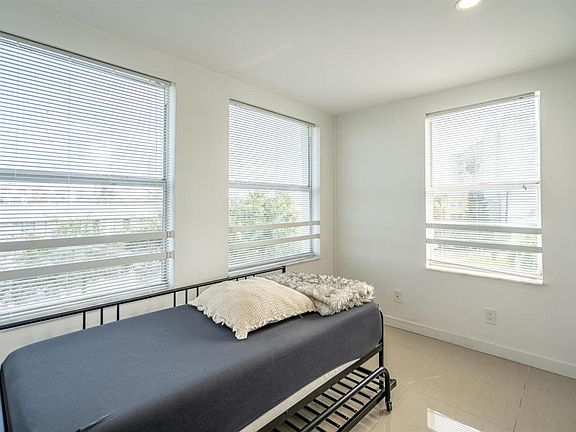 5th image of 924 Marseille Dr Unit 31-924-31
