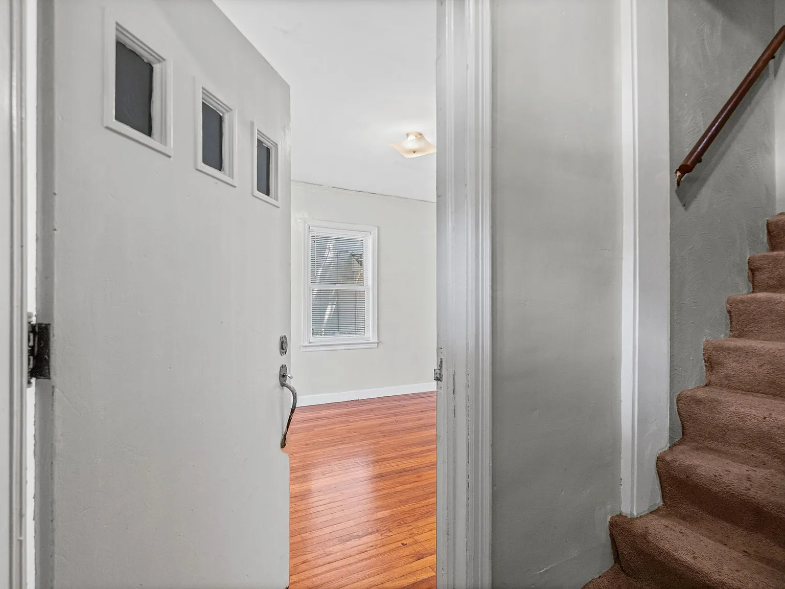 2 bed, 1.0 bath, 800 sqft, $799 — Photo 2