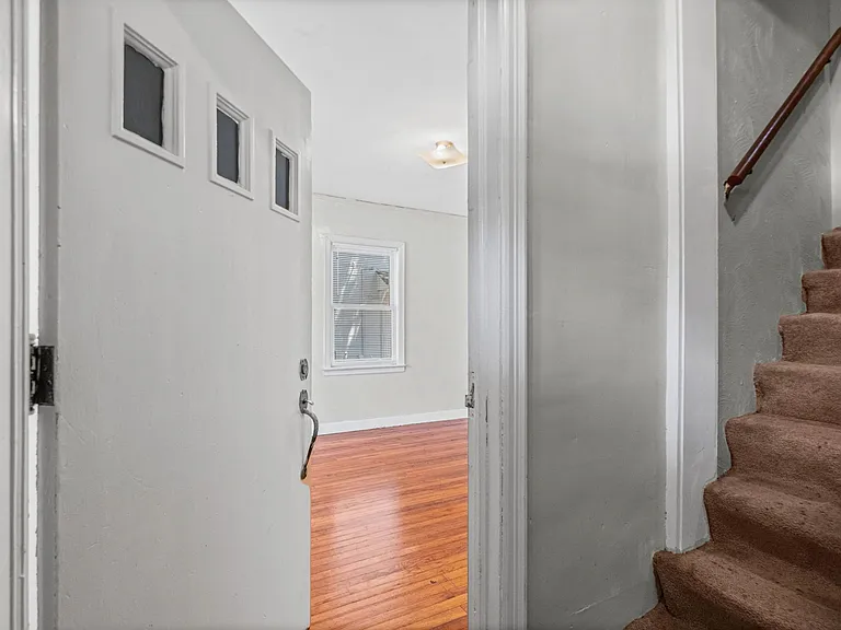 Marion Ave — Photo 2