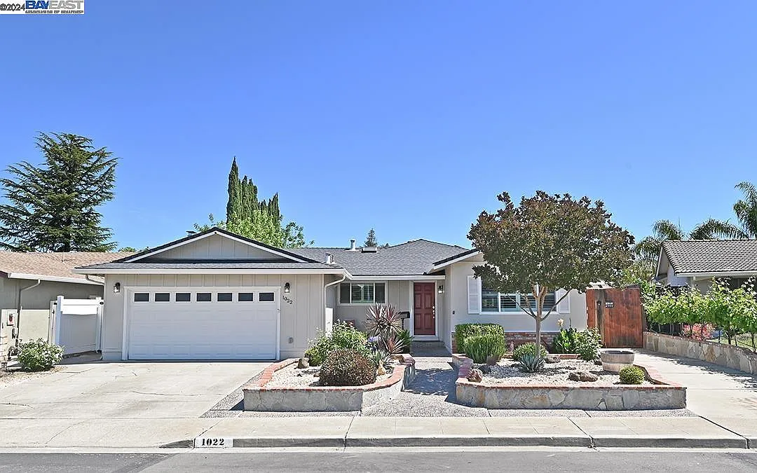 1022 Roxanne St photo 1