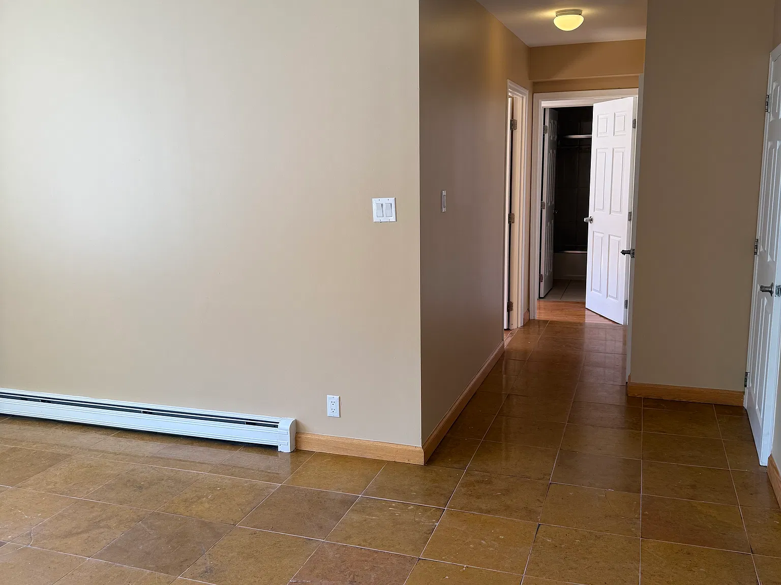 2 bed, 911 sqft, $2,700 — Photo 3