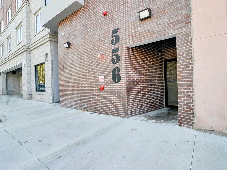 556 Market St #4C — Photo 2