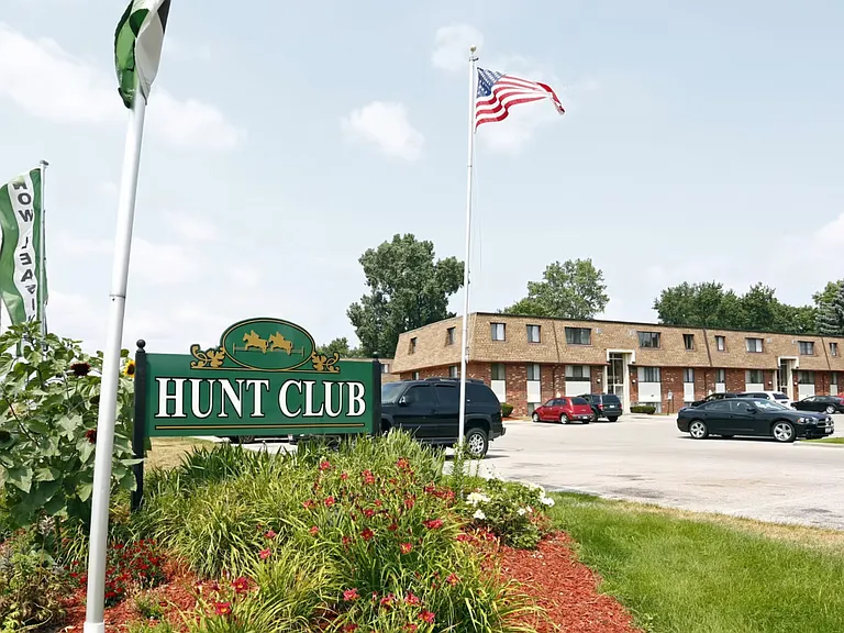 Hunt Club — Photo 1