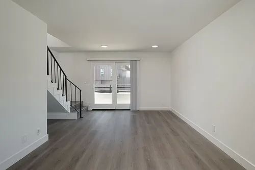 Spacious 2 Bed Townhouses! * Best Koreatown Location * Washer & Dryer * Bidet Photo 1