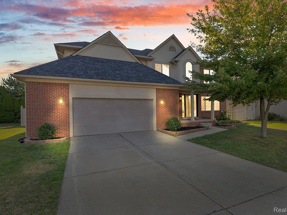 1st image of 15565 Applewood Ln