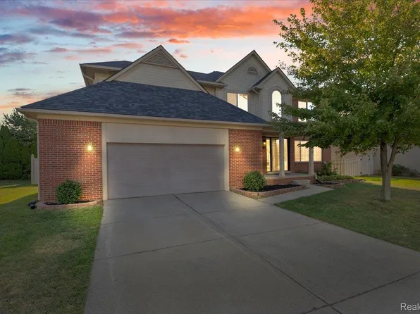 15565 Applewood Ln, Southgate, MI 48195