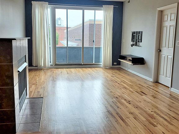 3rd image of 6135 N Broadway Ave #204