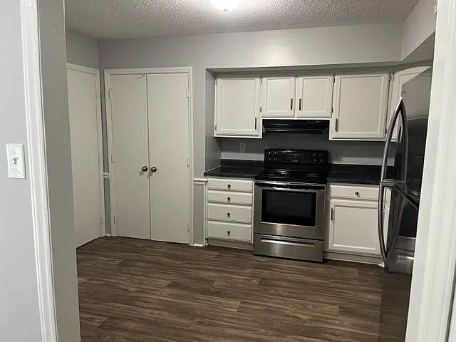 Building Photo - 109 Rainbow Ct #109