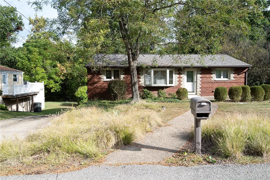130 Skylark Dr photo 1